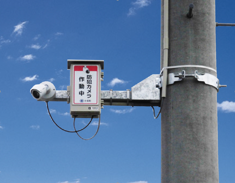 小坂町内の電柱に防犯カメラを設置しました。