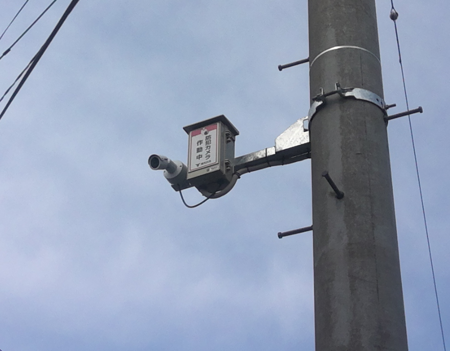 尾花沢市内の電柱に防犯カメラを設置しました。